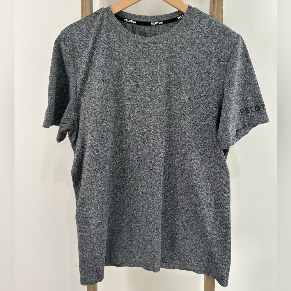 Peloton Men’s Seamless Short Sleeve Charcoal Gray stretch Breathable Tee Large
